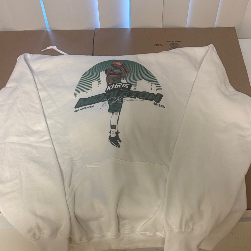 Milwaukee bucks Khris Middleton white sweatshirt size medium